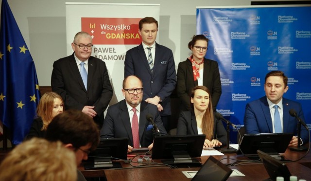 W poniedziałek, 17.12, prezydent Paweł Adamowicz podpisał porozumienie o współpracy z Koalicją Obywatelską i ogłosił skład nowego gabinetu