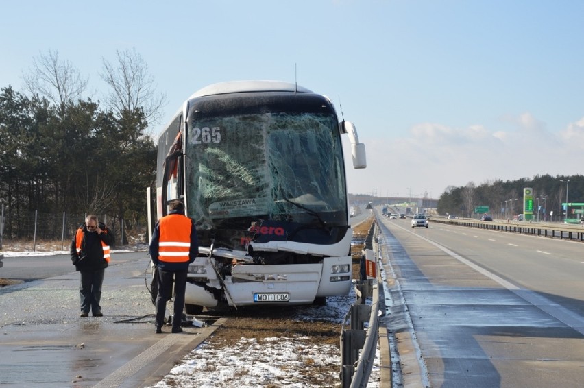 Wypadek w Jadwigowie. Autobus najechał na ciężarowego MAN-a