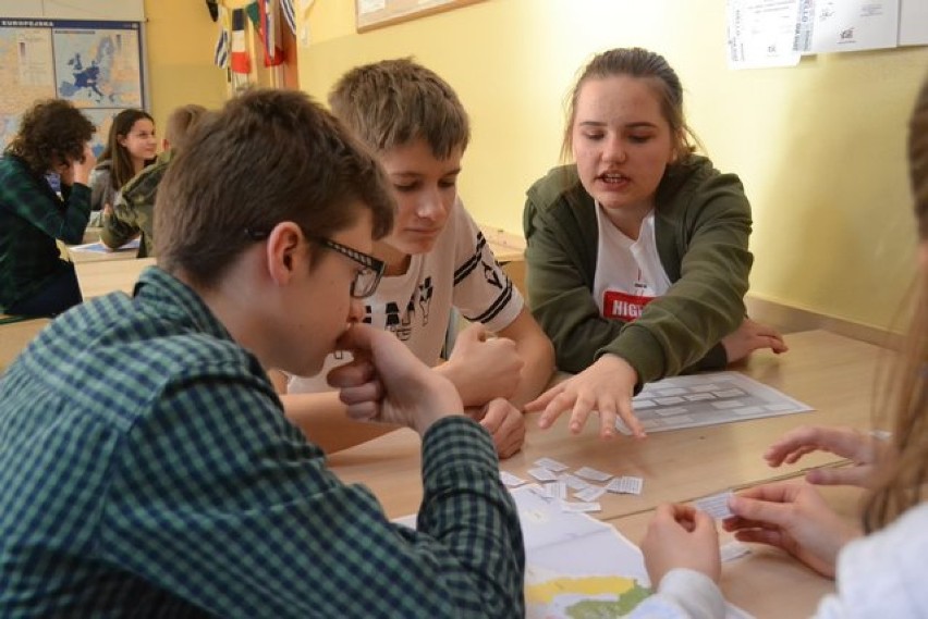 Radomsko: Uczniowie "siódemki" nagrodzeni w ogólnopolskim konkursie. Pojadą na Paradę Schumana
