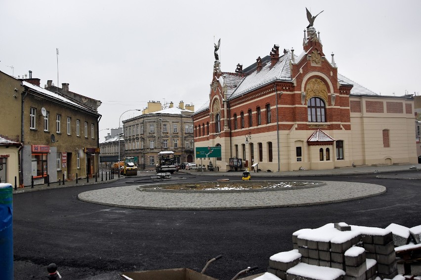 Zobacz jak zmienia się plac Mickiewicza w Jarosławiu. Tak wyglądał w niedzielę po południu [ZDJĘCIA]