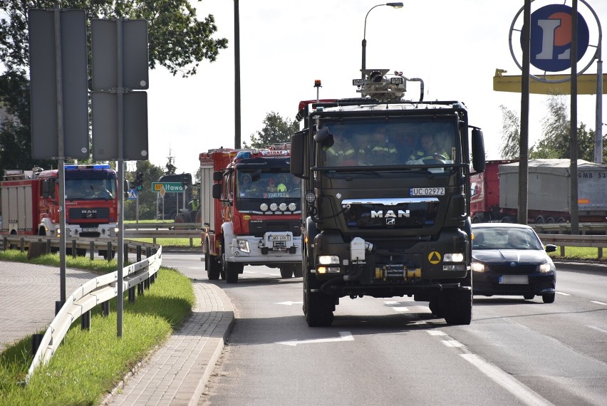 Malbork. Ćwiczenia straży pożarnej i innych służb w galerii Dekada. Pożar i wypadek z udziałem kilkunastu osób na parkingu podziemnym