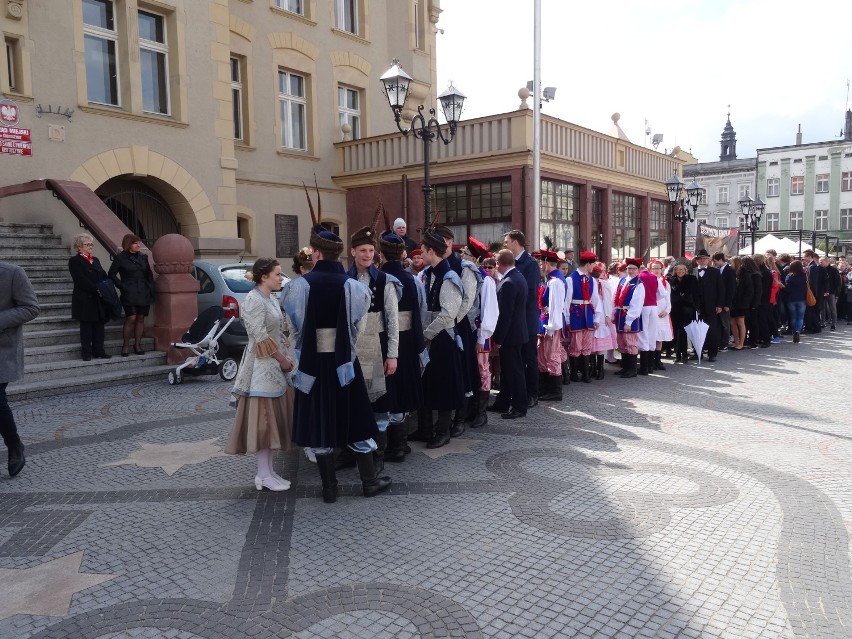 300 osób tańczyło poloneza na krotoszyńskim Rynku