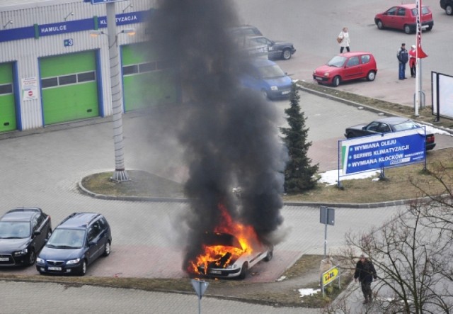 Przyjaciół Żołnierza w Szczecinie: Spłonął samochód