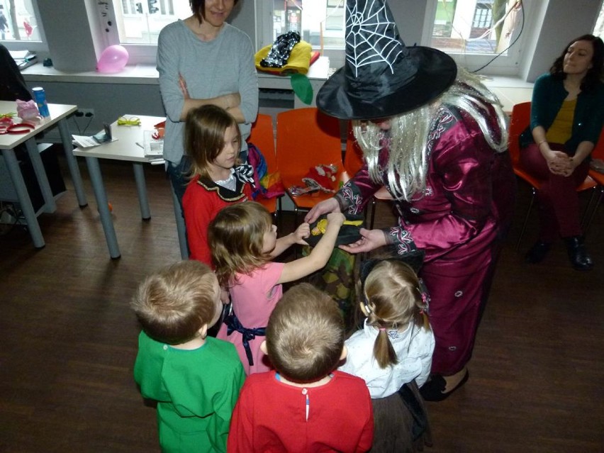 Bal karnawałowy w bibliotece miejskiej w Zduńskiej Woli