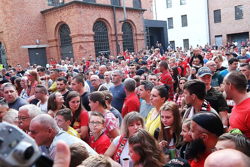 Piłkarze łódzkiego Widzewa zaprezentowali się kibicom! ZDJĘCIA