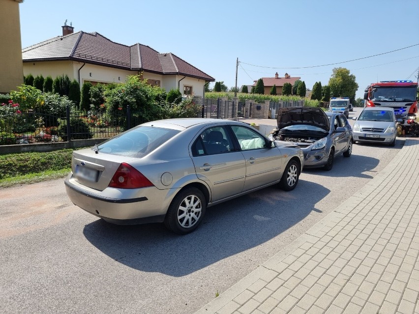 Wypadek w Małkowicach koło Przemyśla. W zderzeniu hyundaia z fordem poszkodowane zostały dwie osoby [ZDJĘCIA]