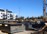 Trwa budowa kolejnego bloku mieszkalnego ma miniosiedlu „Apartamenty przy Bulwarach” w Radomiu