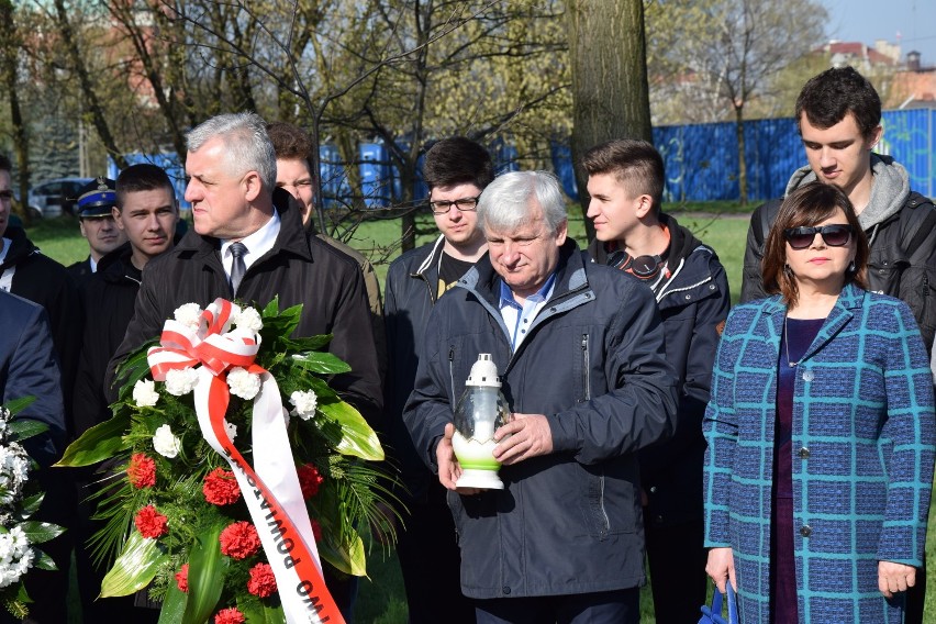 Rocznica katastrofy smoleńskiej Uroczystości na placu Katyńskim ZDJĘCIA