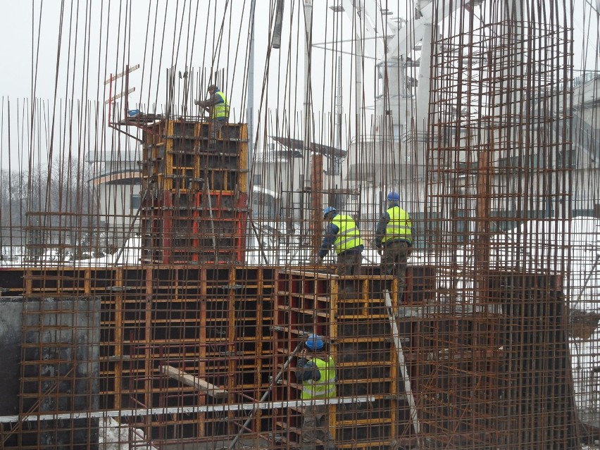 Betonowanie ścian Elki idzie pełną parą. Niezależnie od...