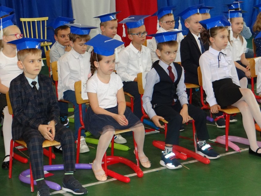 Dzień Edukacji Narodowej w PSP 1 w Radomsku i ślubowanie klas pierwszych. ZDJĘCIA