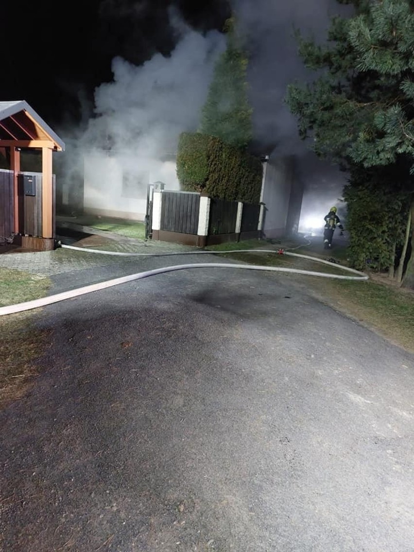 We wtorek w nocy doszło do pożaru stolarni w Gołęczynie [ZDJĘCIA]