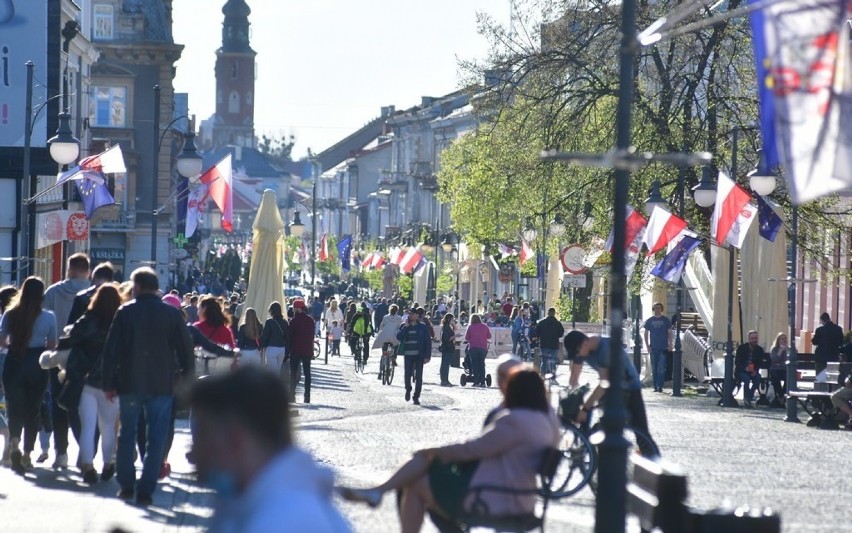 To była wyjątkowo ciepła i słoneczna niedziela. wielu...