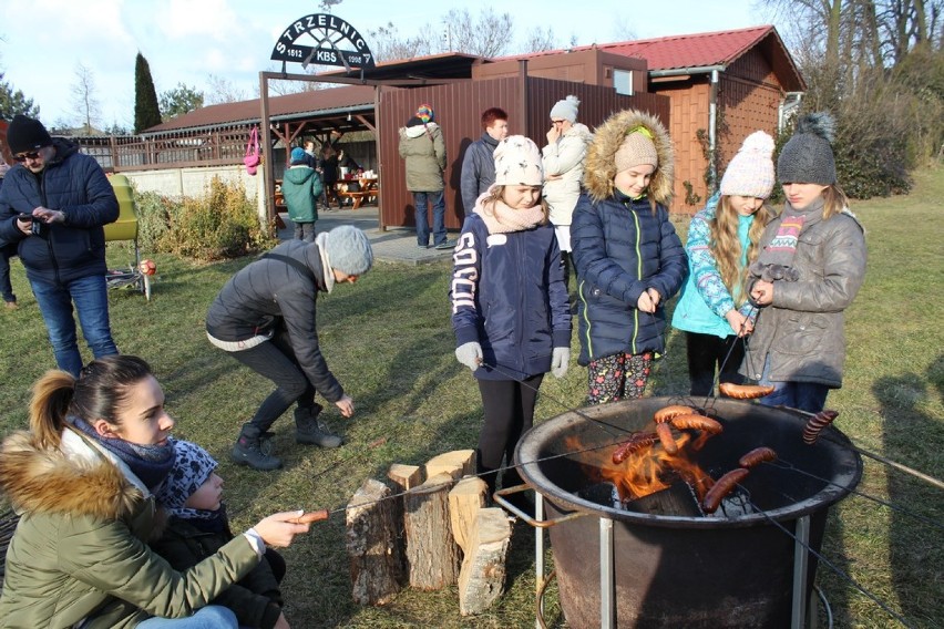 Ferie zimowe dobiegają końca. Uczestnicy zajęć w Zbąszyńskim Centrum Kultury bawili się przy ognisku