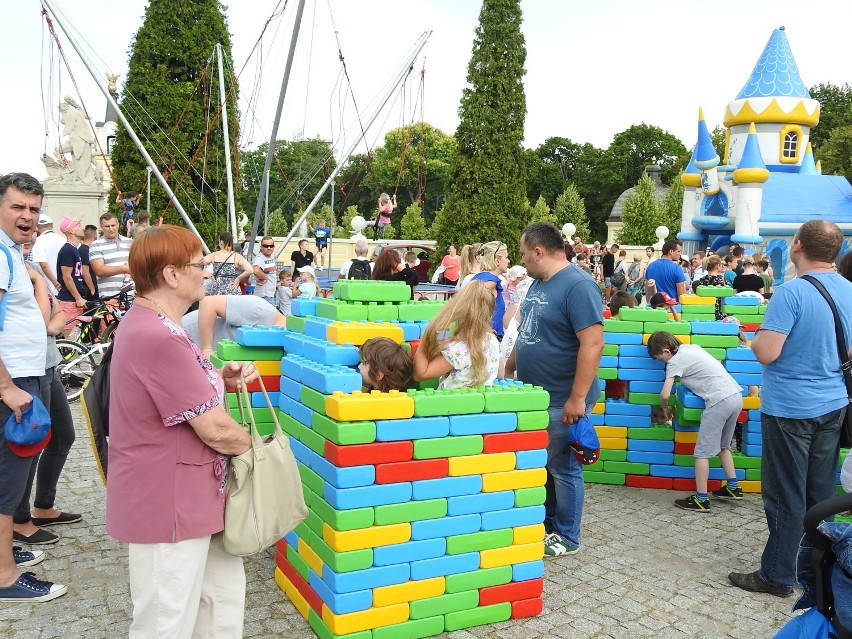 Piknik rodzinny w Białymstoku. Masa atrakcji przed Pałacem Branickich (zdjęcia, wideo)