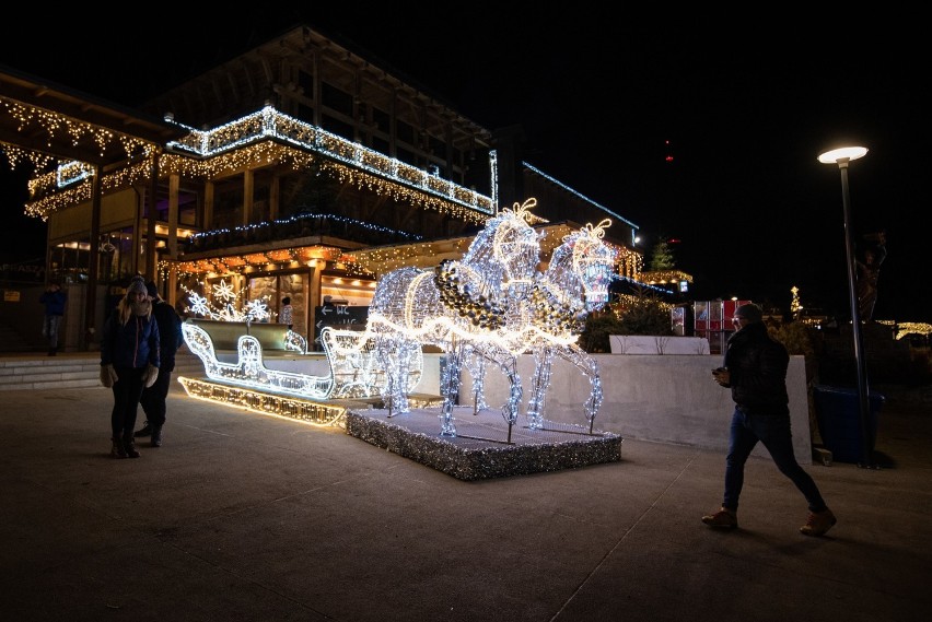 Zakopane. Kraina Światła na Gubałówce. Rozbłysło milion ledowych żarówek. Wygląda to magicznie 