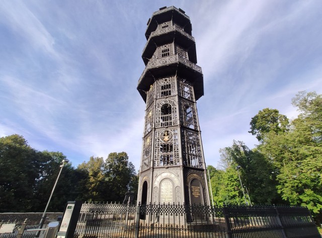 Taką żeliwną wieżę możemy podziwiać 30 km od Zgorzelca. Prawdziwa perełka architektoniczna.