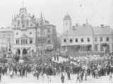 Jak zmieniał się rzeszowski Rynek na przestrzeni lat? Zobacz niezwykłe zdjęcia z Narodowego Archiwum Cyfrowego [GALERIA]