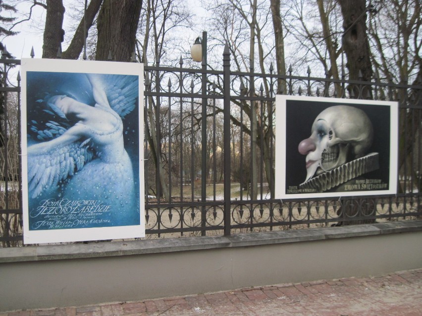 Galeria Saska zaprasza na ekspozycję plakatów Wiesława Wałkuskiego 