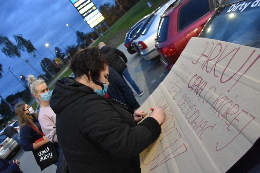 Blokada Rybnika. Protestujące kobiety jadą 20 km/h w stronę Wodzisławia