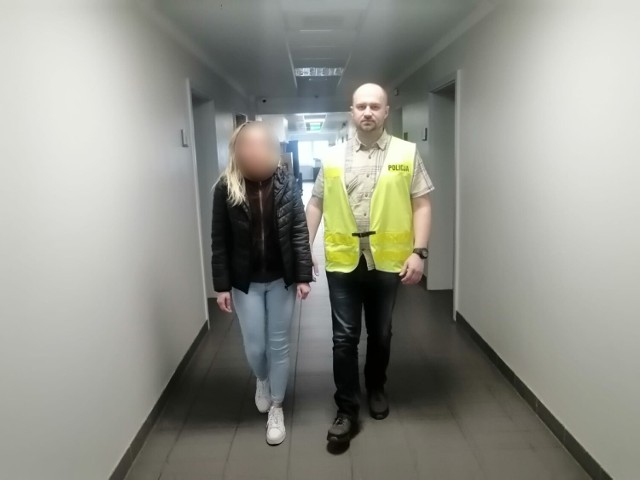 Rodzinne trio złodziei z Tomaszowa kradło drony w galerii handlowej w Piotrkowie. Policja zatrzymała matkę, jej córkę i syna