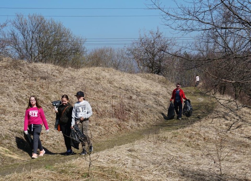 Chrzanów, Libiąż. Wiosenne sprzątanie. Ilość śmieci jest zatrważająca