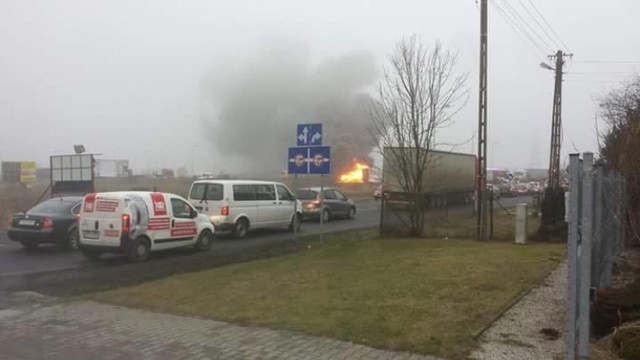 Pożar ciężarówki na DK 1 pod Radomskiem