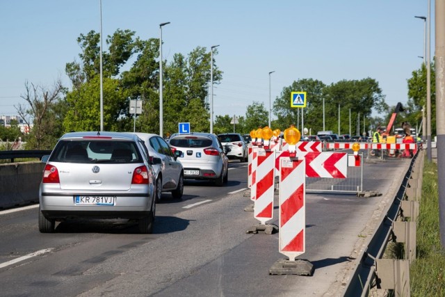 Trwa remont mostu przez rzekę Wisłę w ciągu ulicy Nowohuckiej