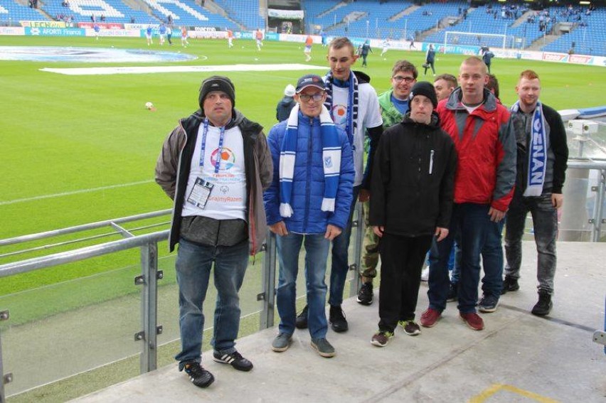 Stadion bez barier dla uczniów z ZS im. Jana Pawła II w Rawiczu [FOTO]