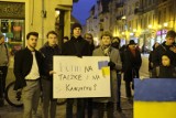 Manifestacja pod pomnikiem Kopernika przeciwko atakowi Rosji na Ukrainę