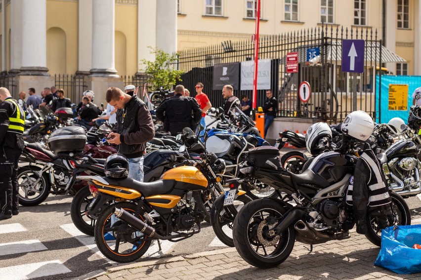 Motocykle na buspasy. Kierowcy protestowali w Warszawie...