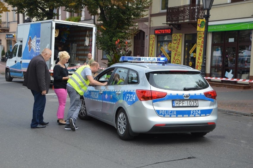 Wypadek w centrum Łowicza. Nietrzeźwy kierowca uderzył w auto radnego miejskiego [Zdjęcia]