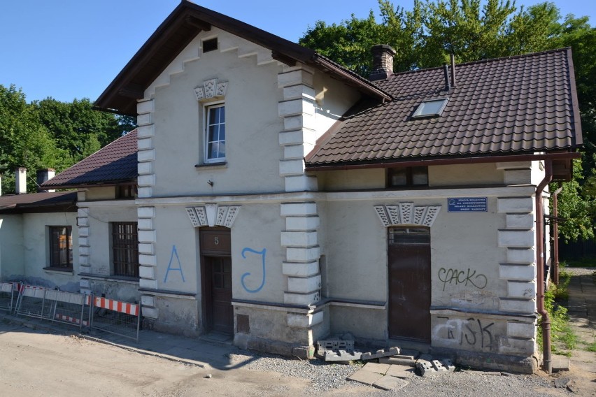 Obecny widok budynku b. stacji PKP Kraków – Podgórze.