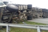 Wypadek tira na autostradzie A2. Trasa w kierunku Świecka była zablokowana! [FOTO]