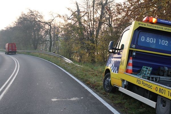 Jazda z teściową skończyła się w rowie (FOTO)