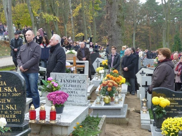 Wszystkich Świętych w Chodzieży i powiecie. Tłok na cmentarzach [FOTO]