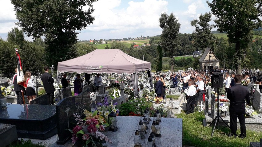 Tłumy na pogrzebach Wiktorii oraz Dawida, którzy zginęli tragicznie na obwodnicy Bochni [ZDJĘCIA]