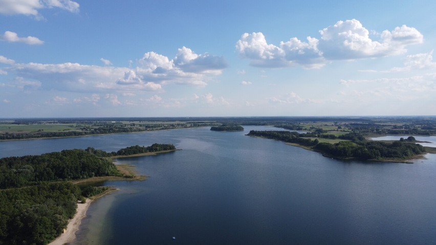 Wspaniałe Jezioro Niedzięgiel z lotu ptaka. Tak wygląda „Wielkopolska Ibiza” z góry! [FOTO]