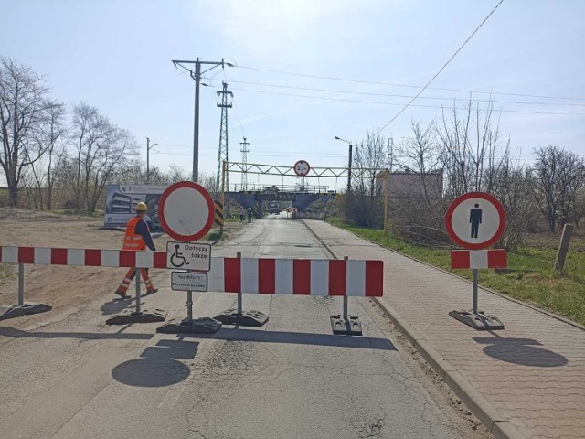 Drogowcy zamknęli wiadukt na ul. Krapkowickiej w Opolu. Kierowcy szykują się na korki
