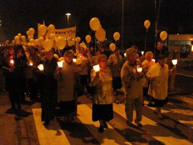 Uczestnicy marszu przeszli ulicami Myszkowa do parafii na Mijaczowie