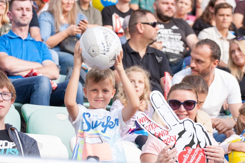 Wielki Mecz TVN vs WOŚP. Gwiazdy na boisku i tłumy kibiców...