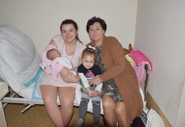 Alicja Kowalska z Tczewa, ur. 23.09.2019 r., godz. 16.48,  4500 g, 56 cm. Z mamą Justyną, babcią Haliną i siostrą Mają