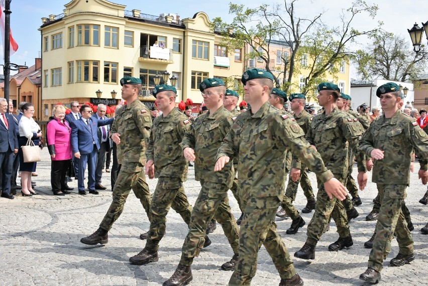 3 maja w Chełmie.  Defilada w centrum miasta. Zobacz zdjęcia z uroczystości