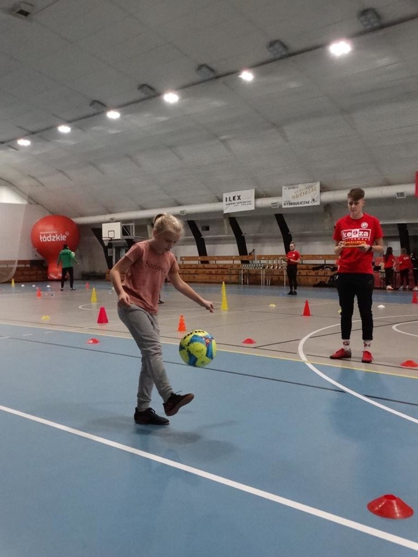Festiwal żonglerki dla młodych piłkarzy w Zduńskiej Woli