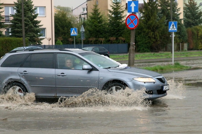 29.04.2020 swidnik
silna burza z opadami gradu przeszla nad...