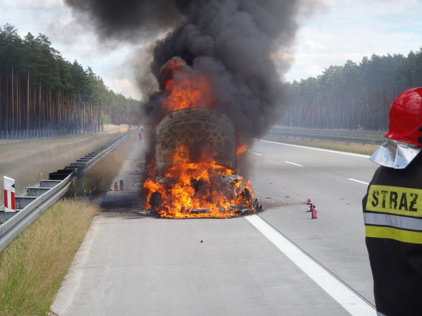 A2: Mercedes Spłonął Doszczętnie [Foto] | Nowy Tomyśl Nasze Miasto