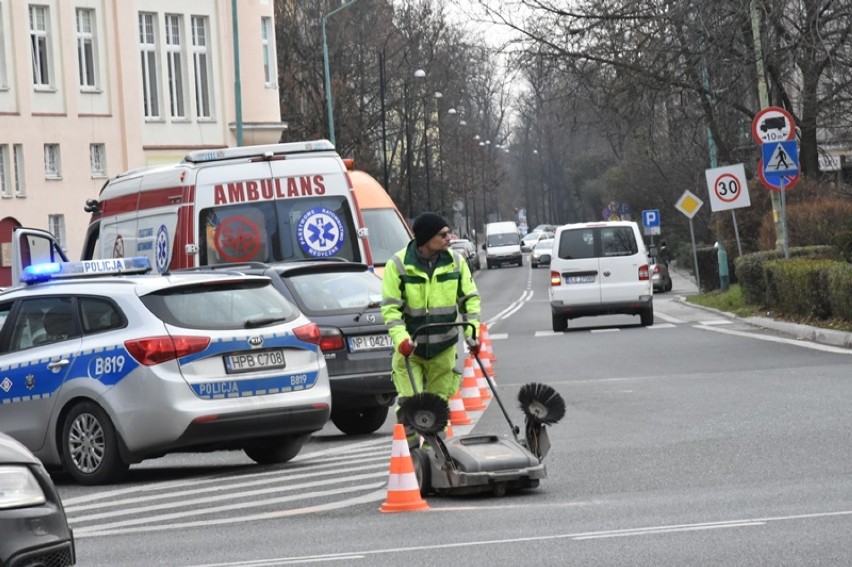 Wypadek na placu Słowiańskim w Legnicy [ZDJĘCIA]