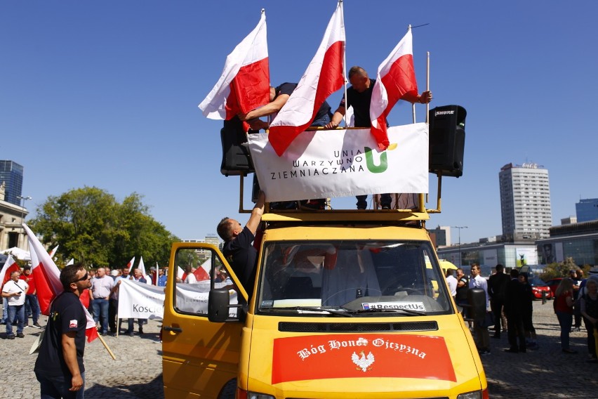 Strajk rolników w Warszawie. Manifestujący domagają się działań rządu