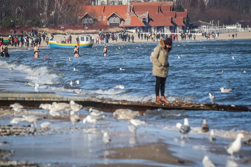 Wiosna zagościła w Sopocie już na dobre! W weekend pojawiły się tłumy spacerowiczów [zdjęcia]