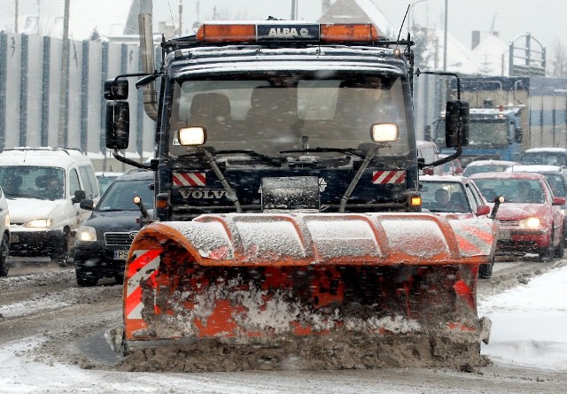 Takich pługopiaskarek mamy we Wrocławiu 35. Muszą objechać aż 319 najważniejszych ulic.