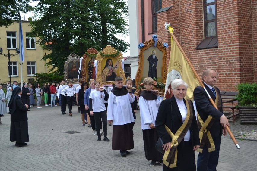 Boże Ciało 2022. Tłumy na procesji w parafii pw. Św. Anny w Wejherowie
